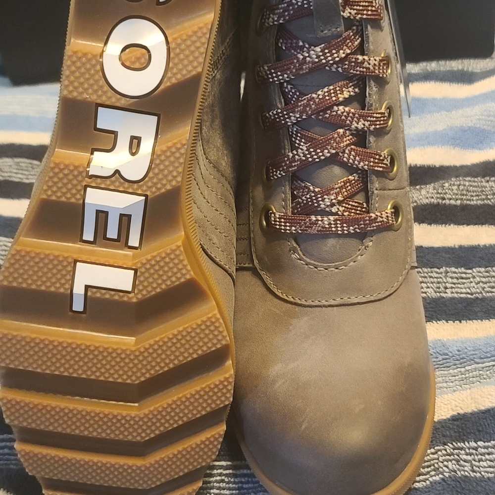 Sorel Boots - Picture 12 of 13